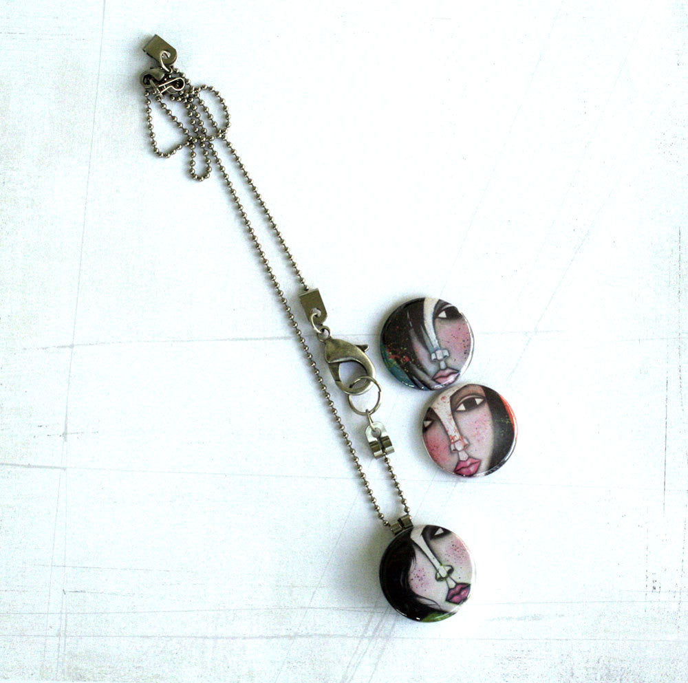 Faces Magnetic Necklace