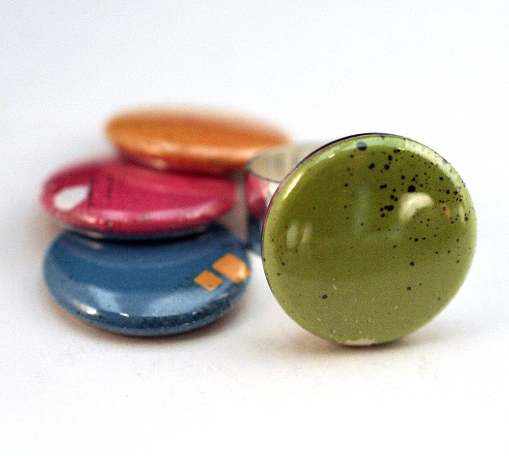 neon silver hammered magnetic ring