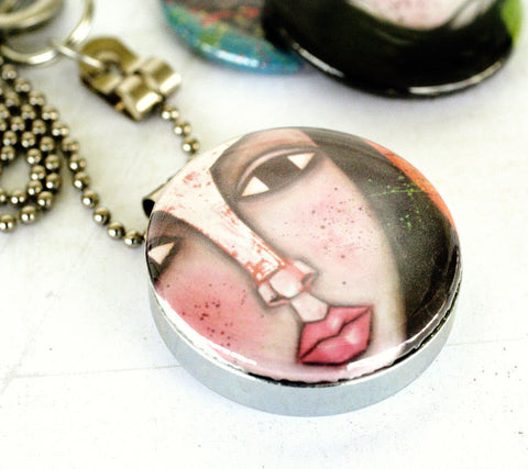 Faces Magnetic Necklace