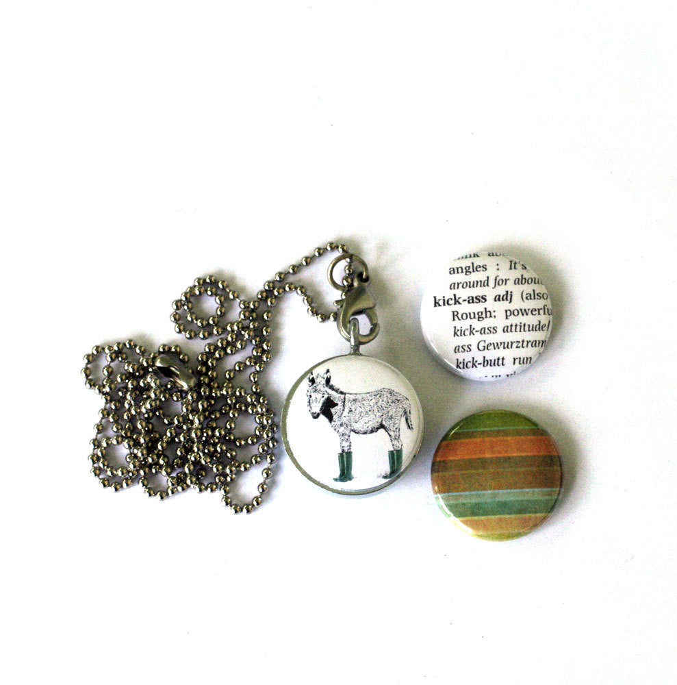 kick ass - magnetic locket necklace